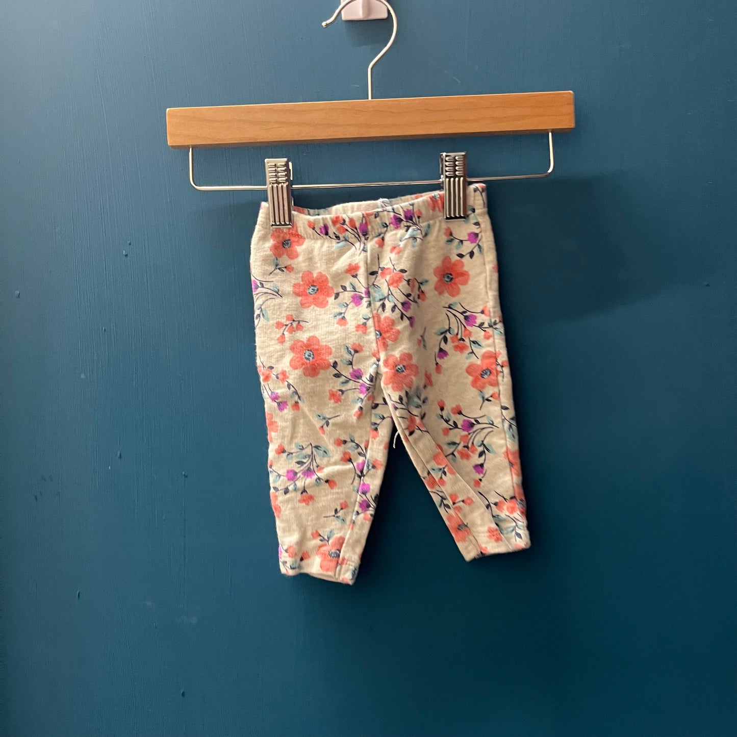 EUC Carters 3 M grey/floral leggings