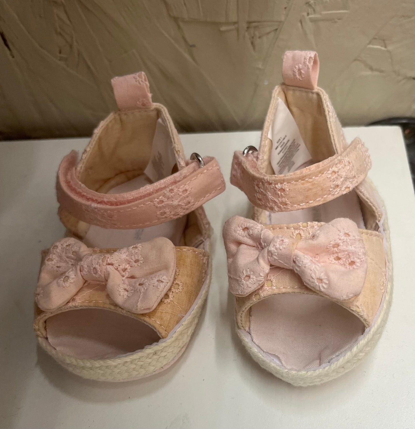GUC Joe Fresh Size 1 Pink Sandals with Bow