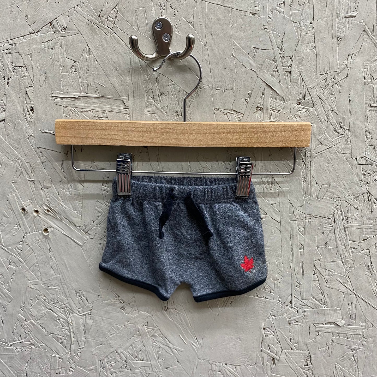EUC Canadiana Nb grey shorts