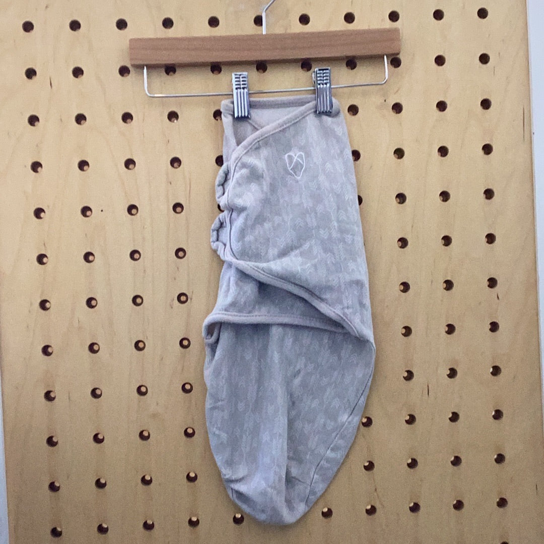 EUC Swaddle Me NB grey swaddler