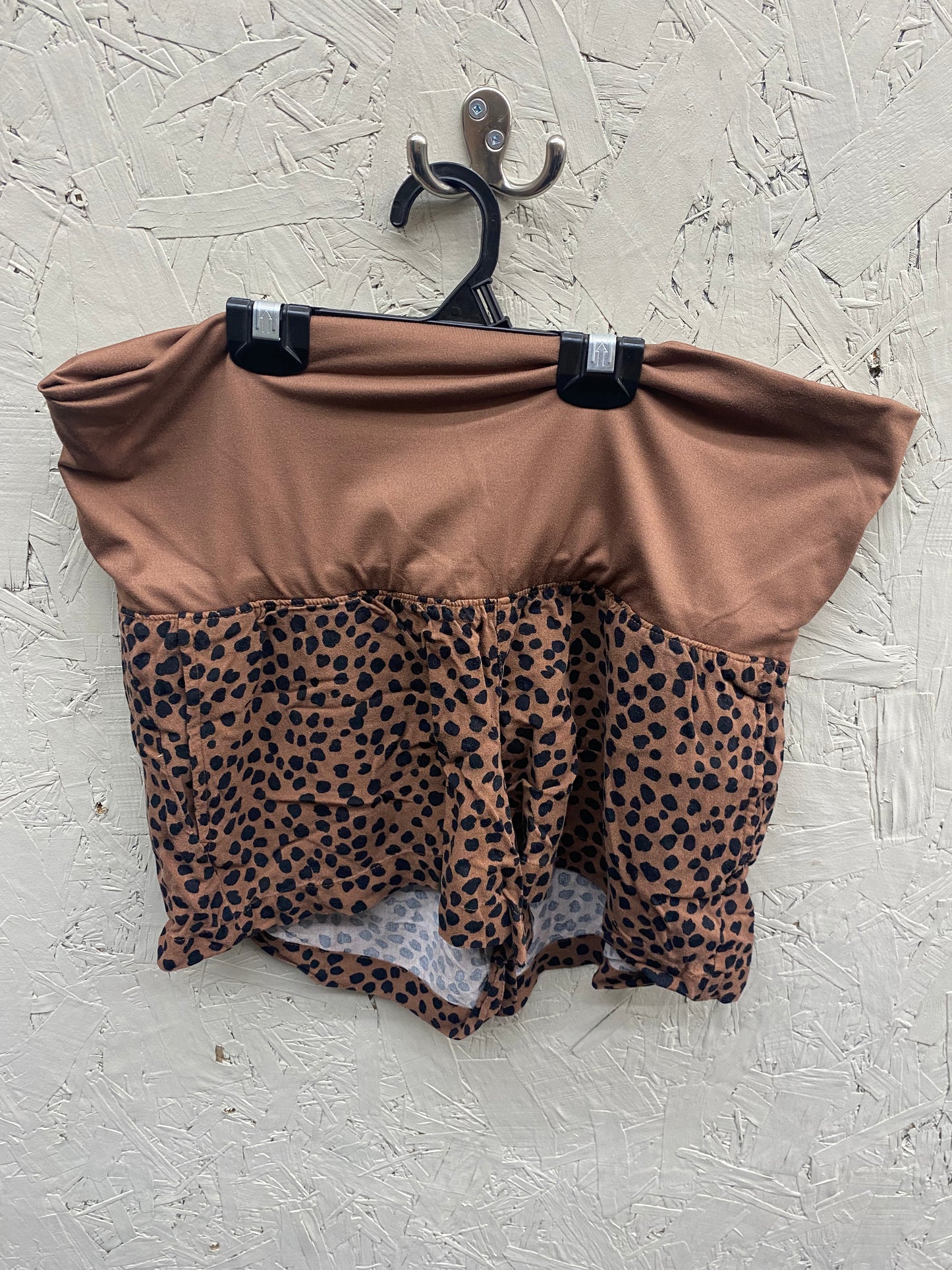 GUC old navy M brown black spotted shorts