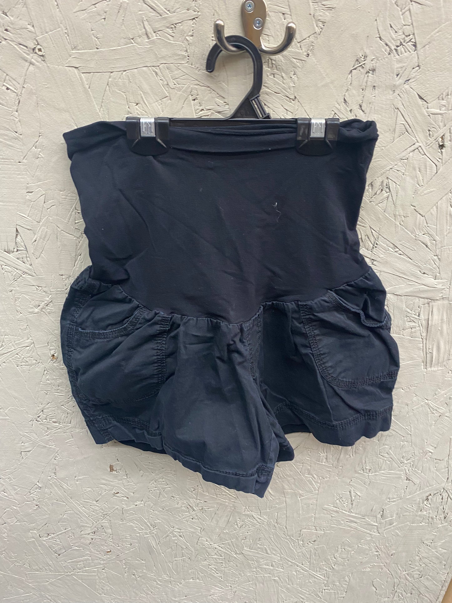 VGUC motherhood maternity M black cargo shorts