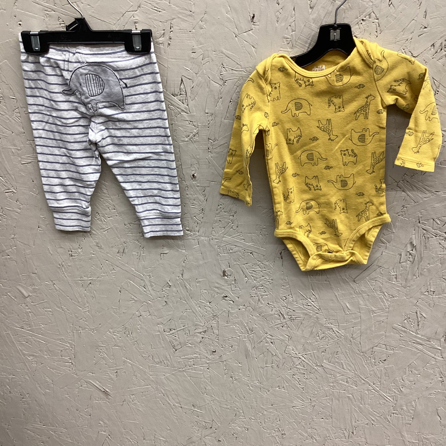 EUC carters 6-9m yellow/grey 2Pc LS onesie +pants