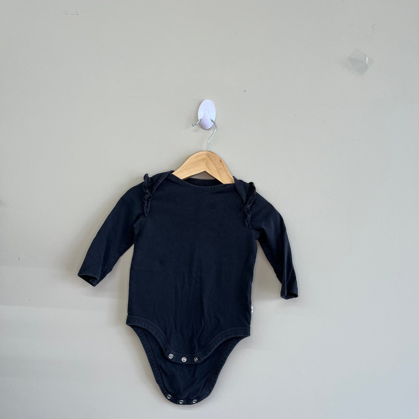 GUC Gap 6-12m black onesie