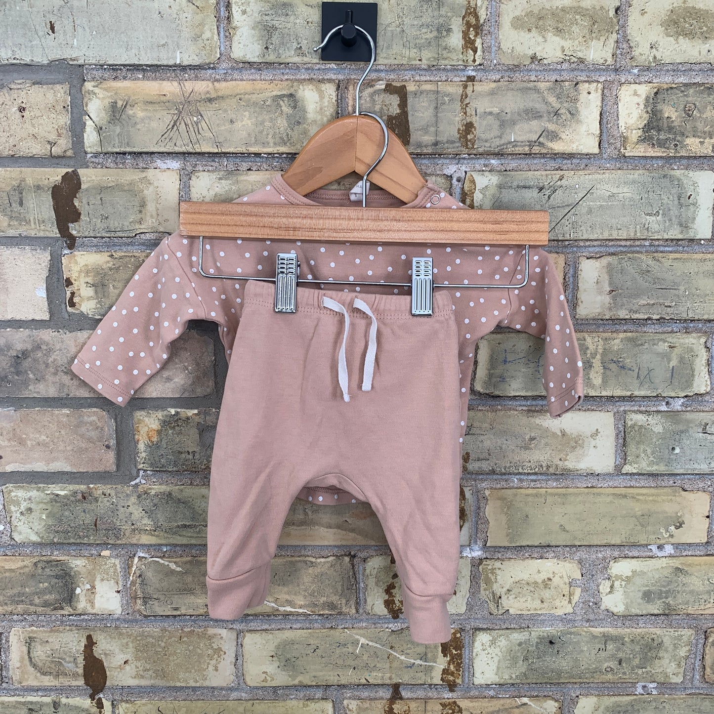 EUC Quincy Mae 3-6M Tan 2 piece LS Shirt & Joggers