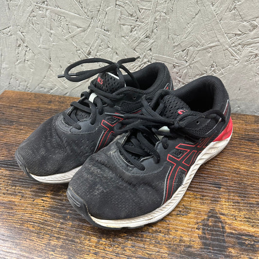 GUC ASICS Sz 3.5 Black/Red Runners