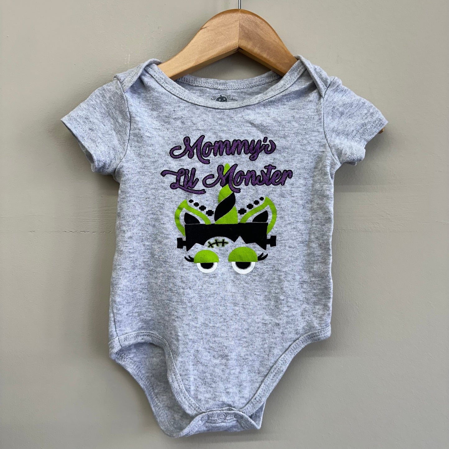 EUC No Brand 12M Grey “Mommy’s Little Monster” Halloween Onesie