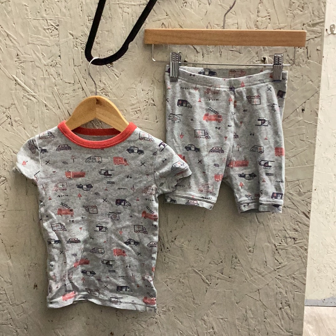 EUC Gap 5T 2Pc cotton pjs (SS T-shirt and shorts)