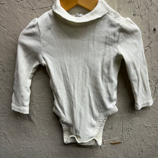 EUC Gap 12-18M Cream LS Turtle Neck Onesie