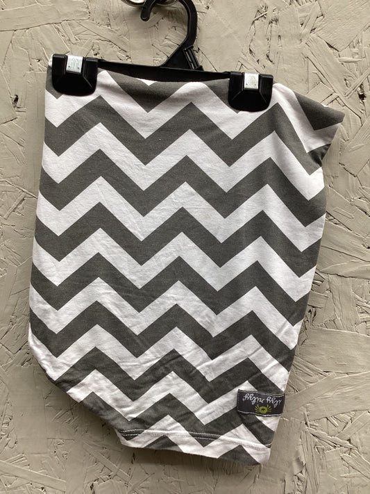 EUC Itzy Ritzy OS Grey/White Nursing Cover