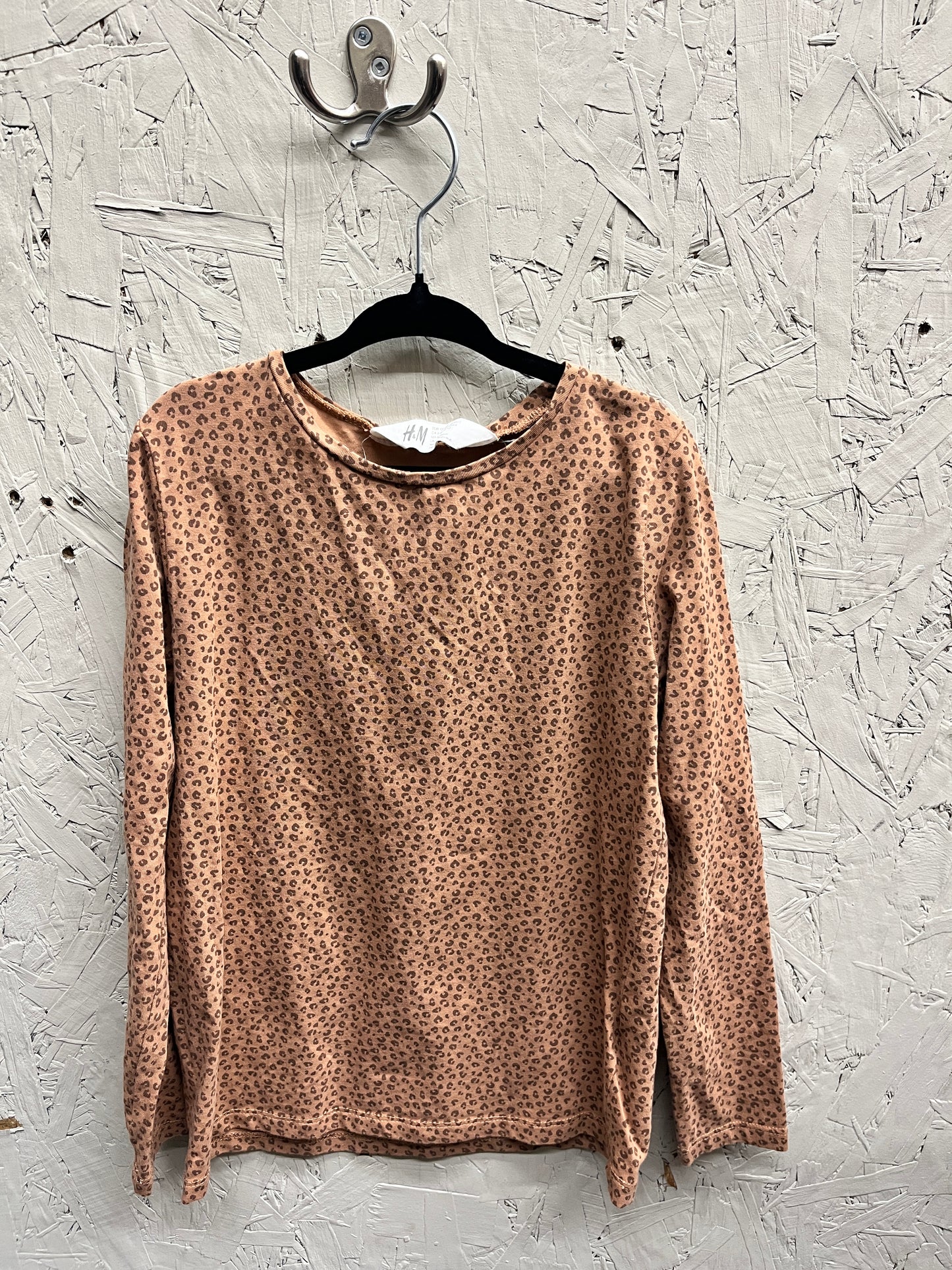 EUC H&M 6/8y Cheetah LS t-shirt