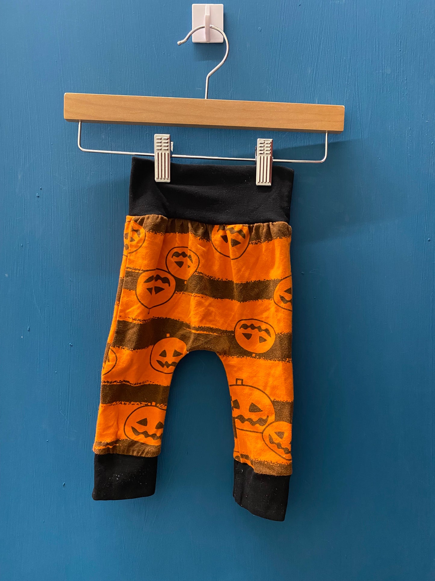 EUC George 6-12m orange and black 2Pc Pumpkin LS t-shirt and joggers