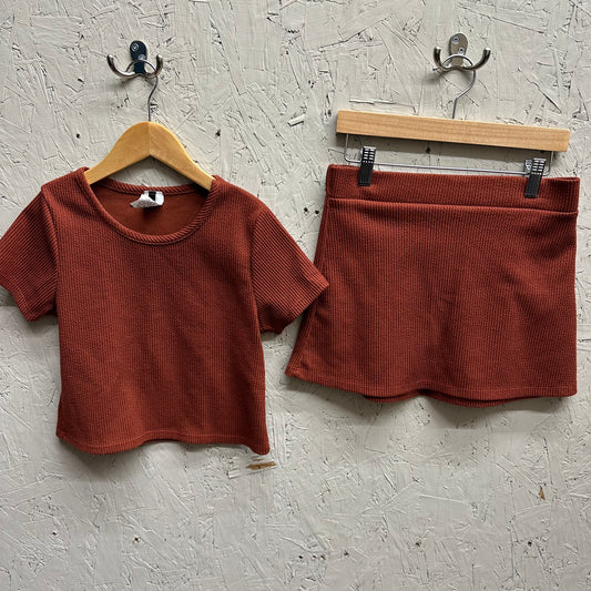 EUC Insta Girl M(10/12Y) Burgundy Ribbed SS T-Shirt and Skirt 2Pc Set