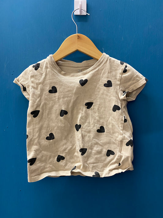 GUC H&M 2-4Year Tan heart t-shirt