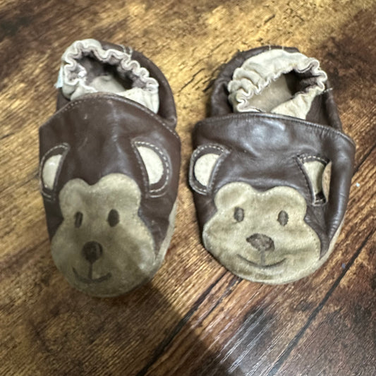 UC Robeez 12-18M Brown Monkey Slipper