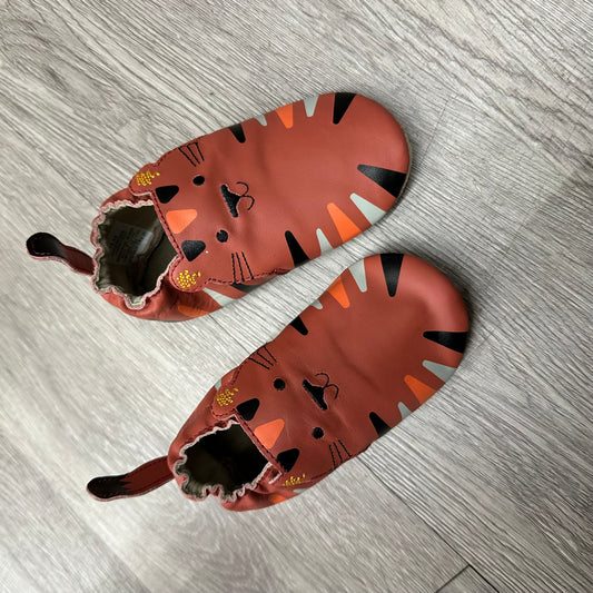 NWOT Robeez Tiger Slippers