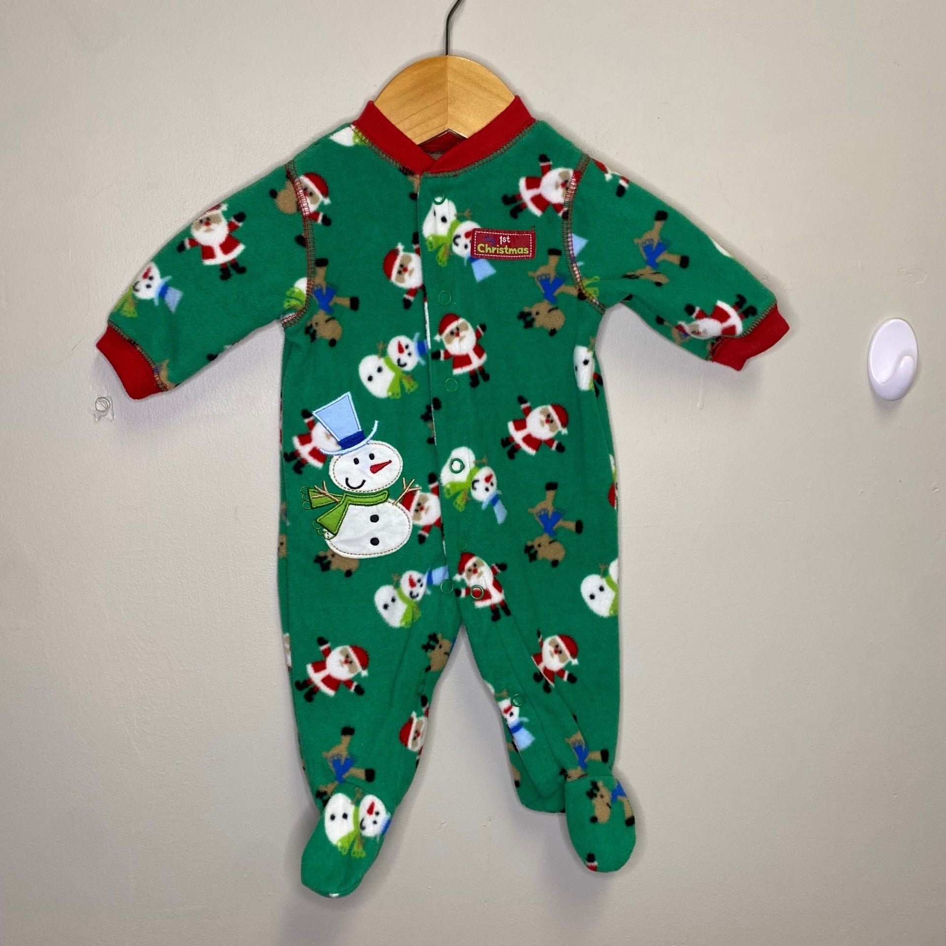 Children’s Place 0-3m Green Sleeper with Santas