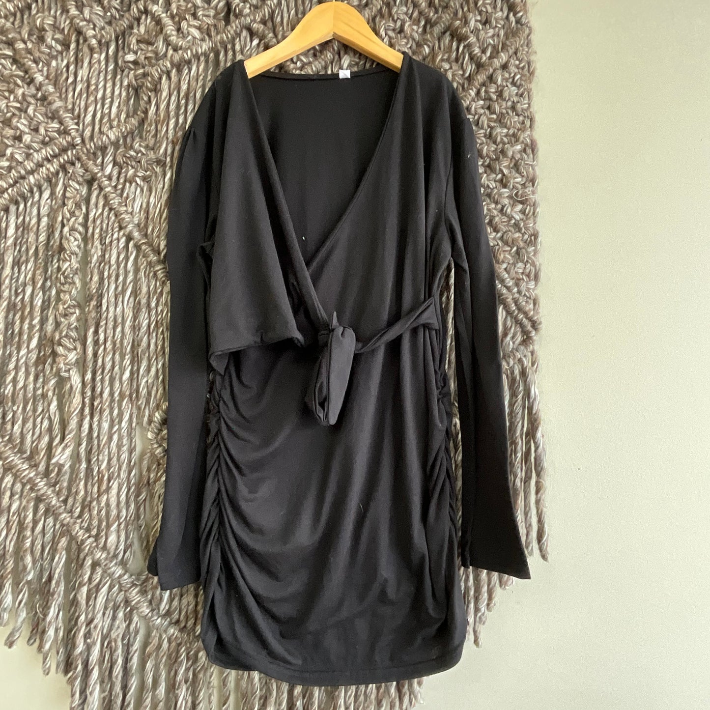 GUC No Brand M Black LS Cinched-Sides Shirt