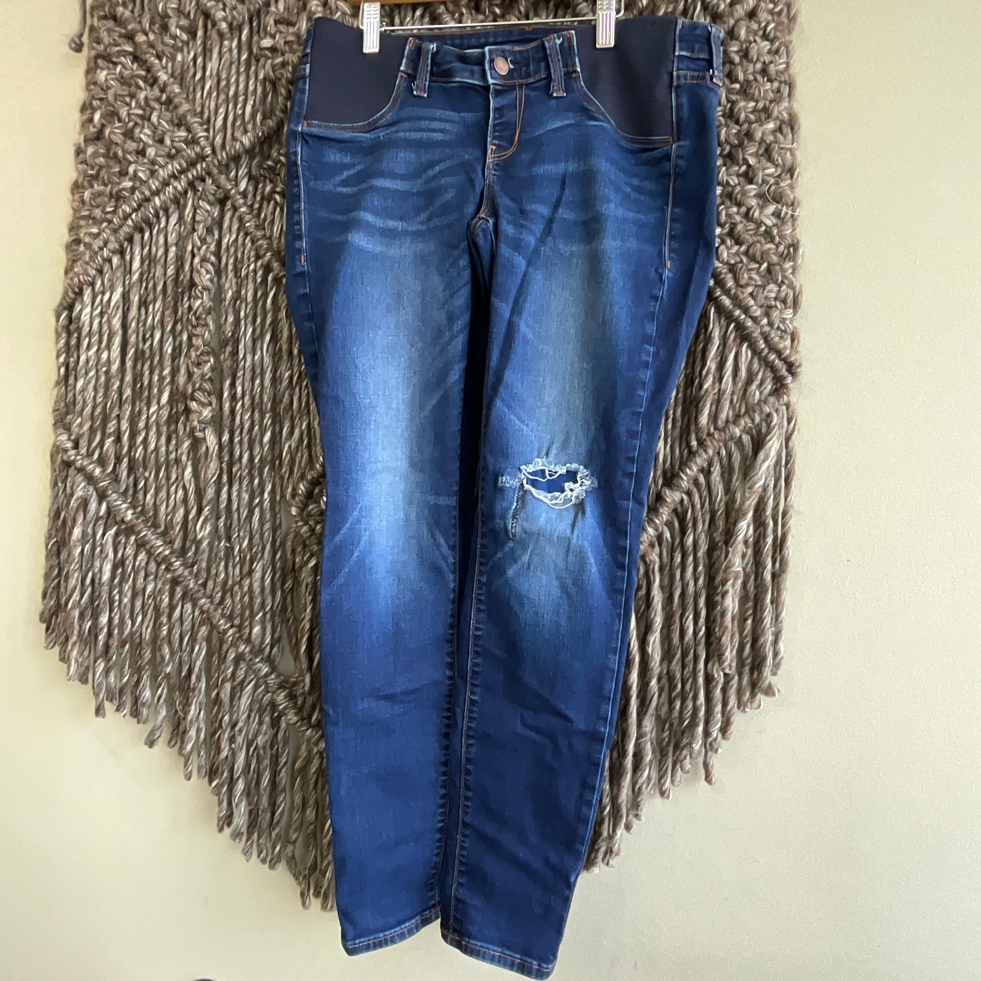 EUC Old Navy 6 Blue Side Panel Jeans with Rip