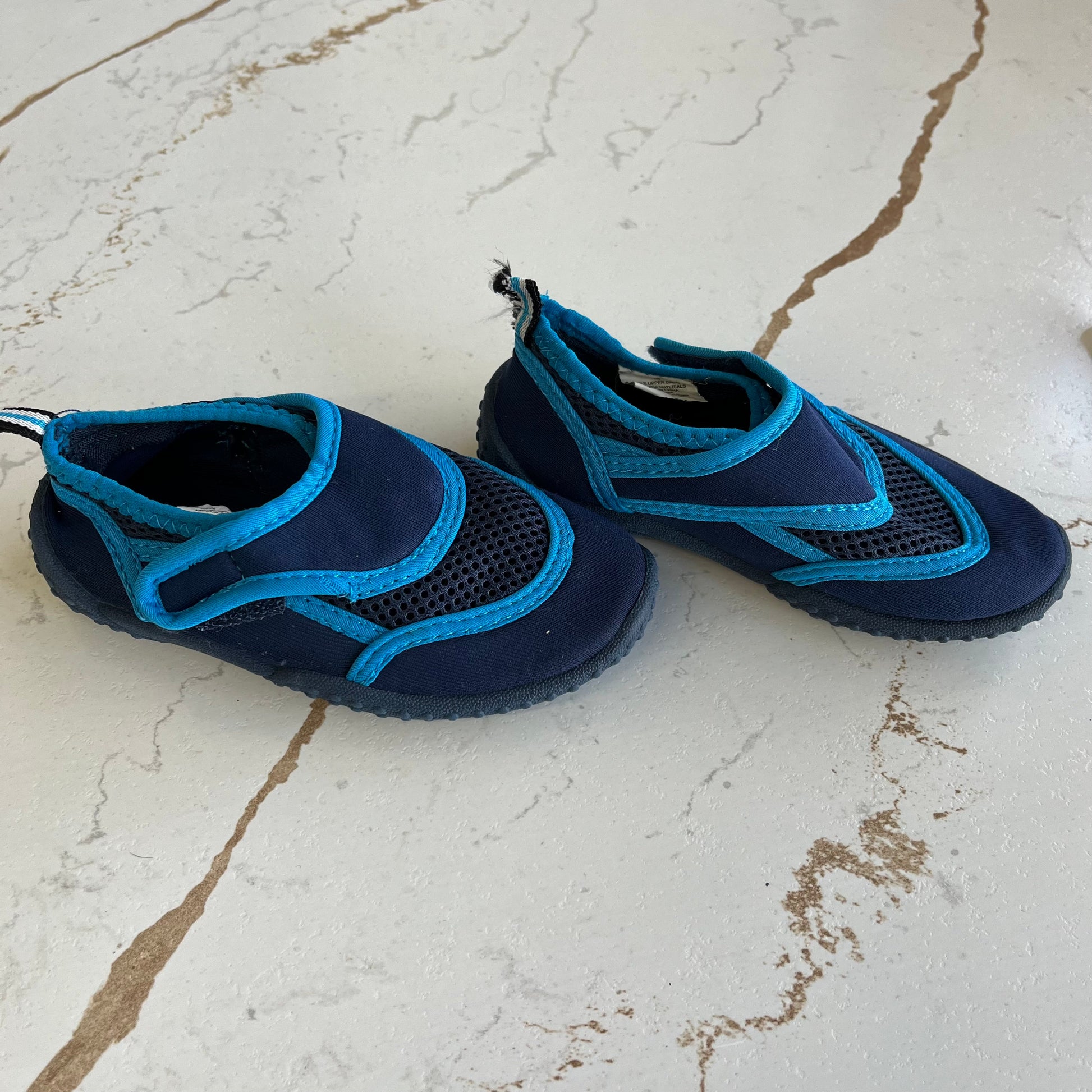 VGUC Children’s Place Size 7/8 (2-3yrs) Blue Water Shoes