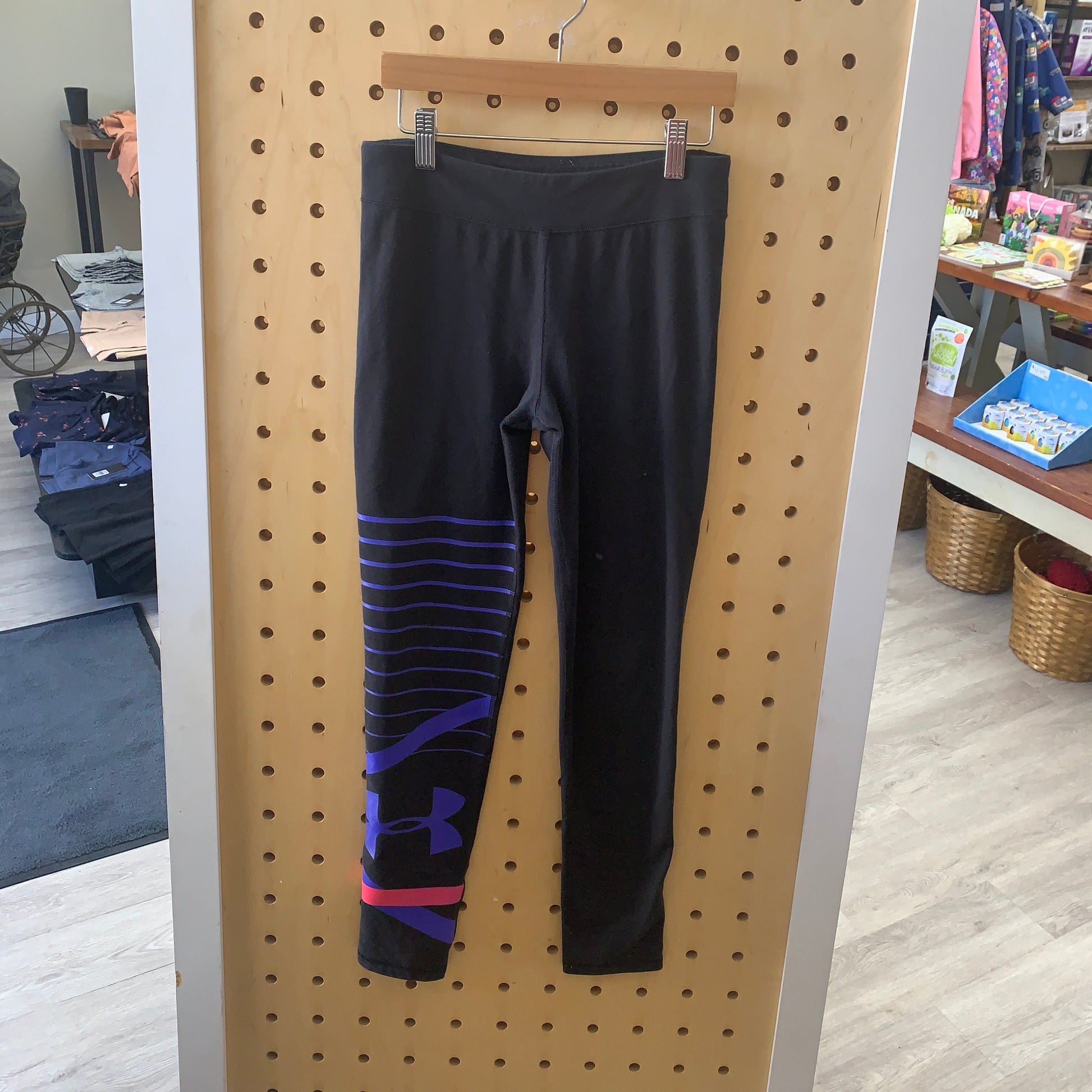 GUC under Armour S black leggings