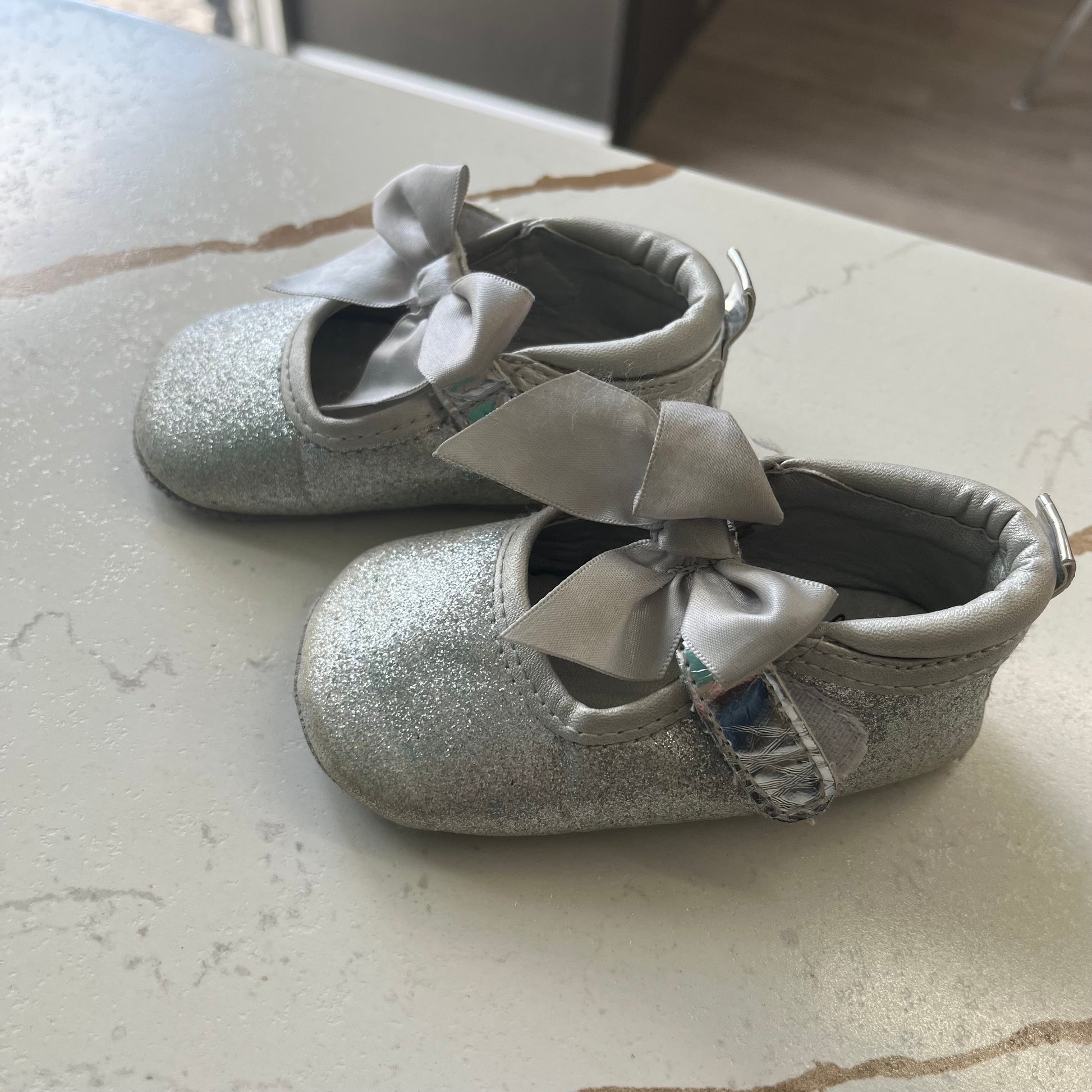 GUC my 1st shoes 12-18m silver sparkly dress shoes